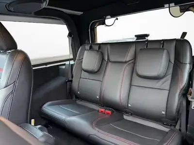 Jeep Wrangler Rubicon 2.0 Turbo 2024 — SUV 4x4 préparé avec seilwinde et accessoires off-road premium — Miniature 14