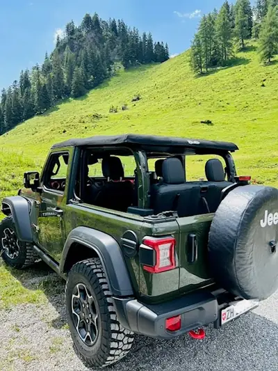 Jeep Wrangler Rubicon 2.0 Turbo 2024 — SUV 4x4 préparé avec seilwinde et accessoires off-road premium — Miniature 18