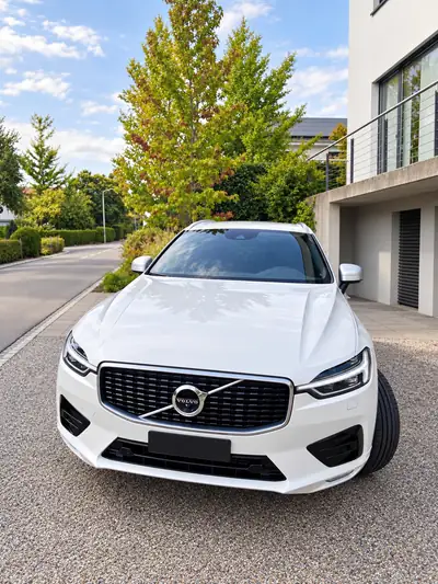 Volvo XC60 2.0 T5 R-Design AWD — SUV premium 250ch, état impeccable, 55'200 km — exterior view