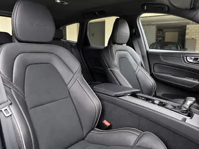 Volvo XC60 2.0 T5 R-Design AWD — SUV premium 250ch, état impeccable, 55'200 km — detail