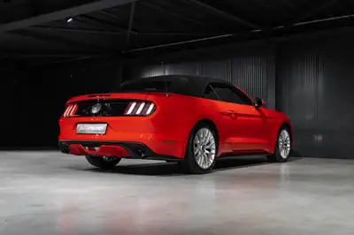 Ford Mustang Convertible 2.3 Automat — Cabriolet mythique, 317 ch et faible kilométrage — Miniature 8