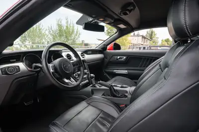 Ford Mustang Convertible 2.3 Automat — Cabriolet mythique, 317 ch et faible kilométrage — Miniature 10