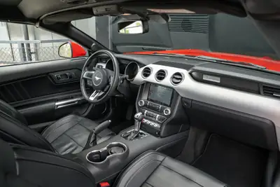 Ford Mustang Convertible 2.3 Automat — Cabriolet mythique, 317 ch et faible kilométrage — Miniature 14