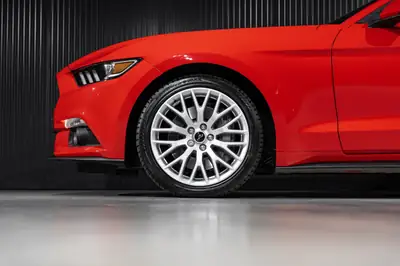 Ford Mustang Convertible 2.3 Automat — Cabriolet mythique, 317 ch et faible kilométrage — Miniature 26