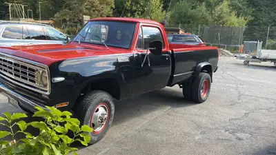Dodge Ram 1976 — Véhicule de pompiers historique, 28000 km seulement — côté