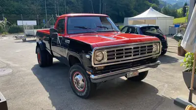 Dodge Ram 1976 — Véhicule de pompiers historique, 28000 km seulement — vue extérieure