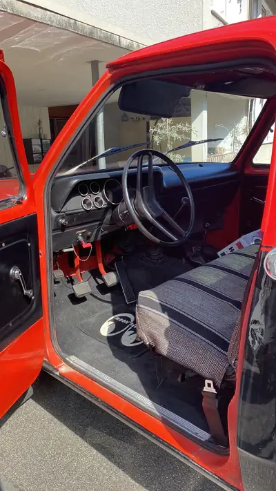 Dodge Ram 1976 — Véhicule de pompiers historique, 28000 km seulement — tableau de bord
