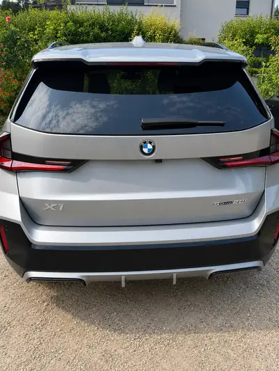 BMW X1 sDrive20i 2025 — Compacité dynamique et finitions premium en excellent état — Innenraum