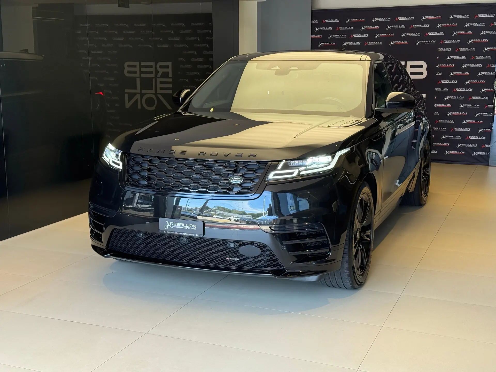 Range Rover Velar R-Dynamic D 300 — Diesel MHEV hybride, 37'000 km seulement