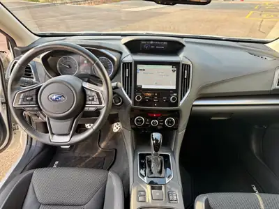 Subaru Impreza 2.0i e-Boxer Swiss Plus — Hybride légère, 4x4 fiable, très peu roulée — Innenraum