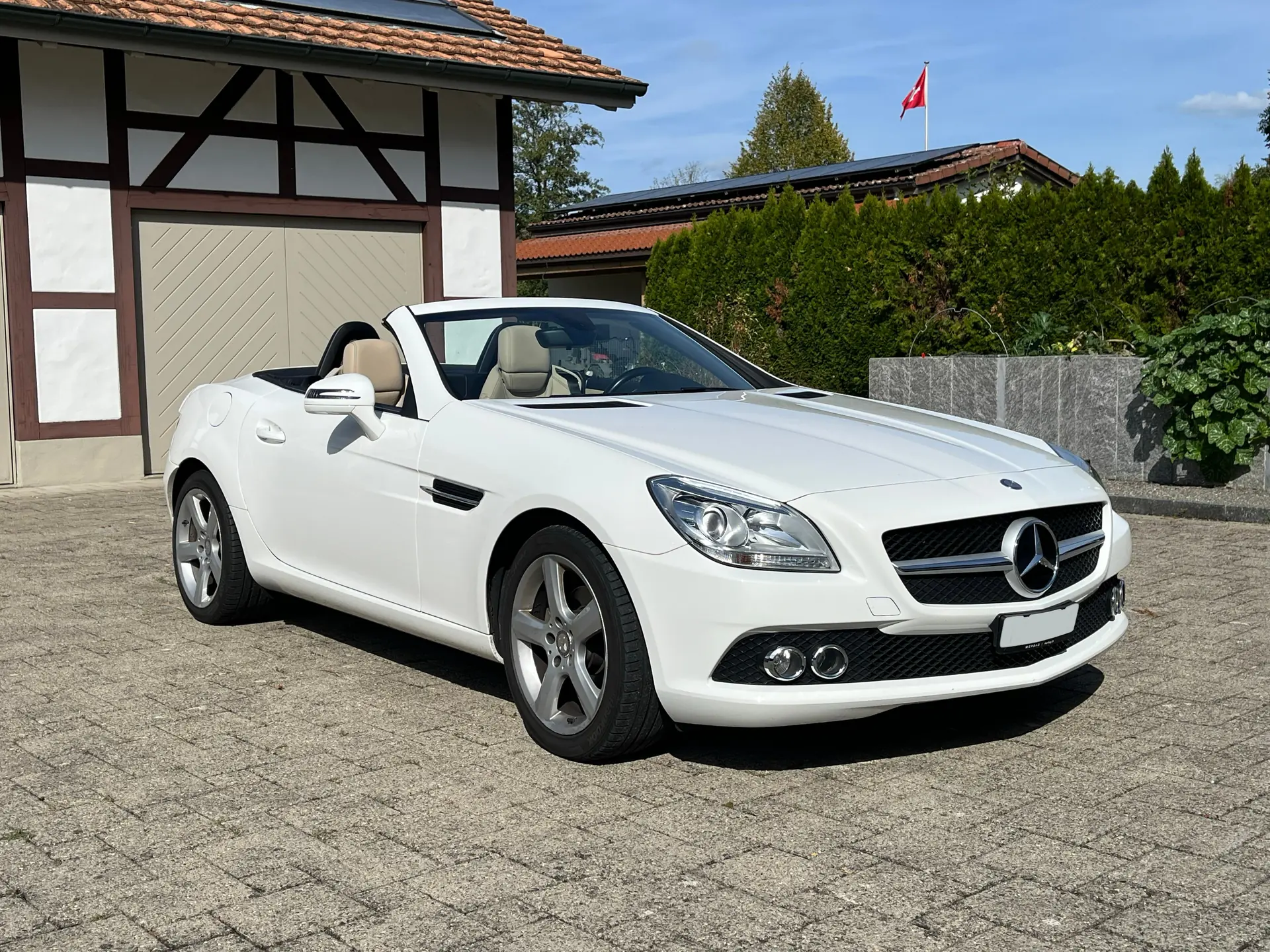 Mercedes-Benz SLK 200 — Cabriolet élégant, moteur performant et entretien impeccable