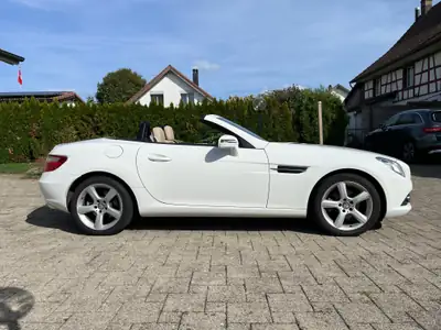 Mercedes-Benz SLK 200 — Cabriolet élégant, moteur performant et entretien impeccable — rear view