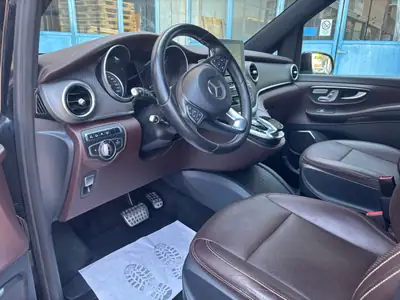Mercedes-Benz V 250 d Swiss Edition — Monospace premium 7 places, 4Matic, topologie complète — tableau de bord