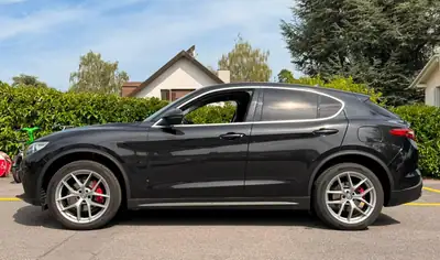 Alfa Romeo Stelvio 2.0 Super Q4 — SUV sportif essence, 280 ch, traction intégrale — arrière