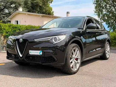 Alfa Romeo Stelvio 2.0 Super Q4 — SUV sportif essence, 280 ch, traction intégrale — côté