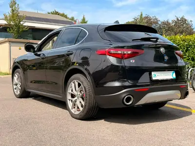 Alfa Romeo Stelvio 2.0 Super Q4 — SUV sportif essence, 280 ch, traction intégrale — intérieur