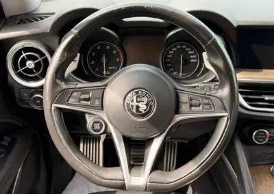 Alfa Romeo Stelvio 2.0 Super Q4 — SUV sportif essence, 280 ch, traction intégrale — Miniature 12