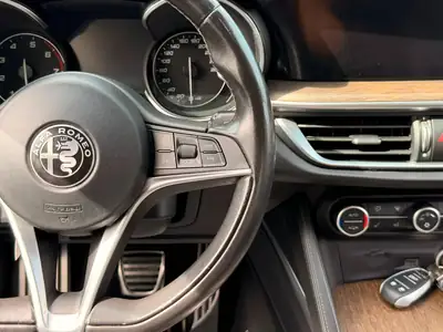 Alfa Romeo Stelvio 2.0 Super Q4 — SUV sportif essence, 280 ch, traction intégrale — Miniature 14