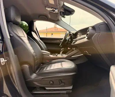 Alfa Romeo Stelvio 2.0 Super Q4 — SUV sportif essence, 280 ch, traction intégrale — Miniature 20