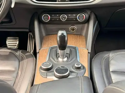 Alfa Romeo Stelvio 2.0 Super Q4 — SUV sportif essence, 280 ch, traction intégrale — Miniature 25