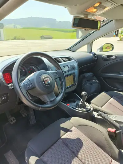SEAT Leon 1.8 TSI Stylance — Berline dynamique, fraîchement contrôlée, 8 pneus inclus — dashboard