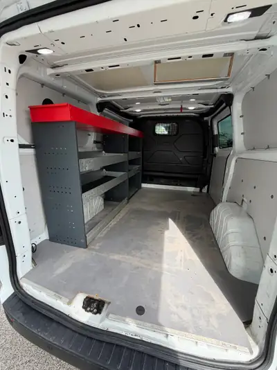 Ford Transit Custom Van 300 L1H1 — Utilitaire polyvalent diesel, 113'000 km seulement — intérieur