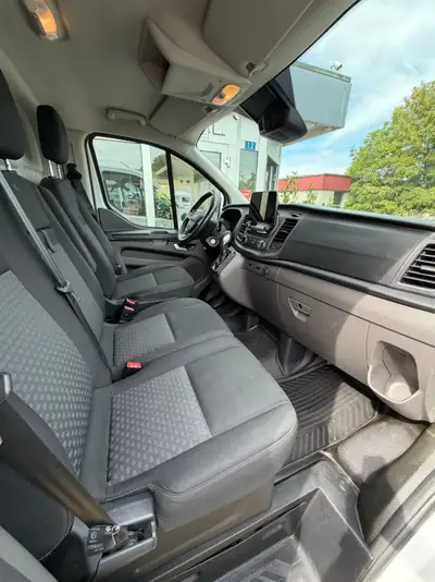 Ford Transit Custom Van 300 L1H1 — Utilitaire polyvalent diesel, 113'000 km seulement — détail