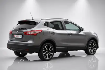 Nissan Qashqai 1.6 dCi Tekna — SUV compact fiable, automatique CVT, faible consommation — tableau de bord