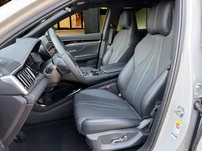 BYD Seal U DM-i Design AWD — SUV hybride rechargeable haute gamme, 100 km seulement — Miniature 8