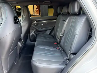 BYD Seal U DM-i Design AWD — SUV hybride rechargeable haute gamme, 100 km seulement — Miniature 9