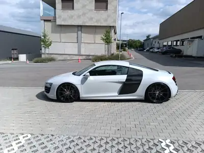 Audi R8 5.2 FSI V10 quattro — Supercar collector, 79'000 km, configuration carbone intégrale — exterior view