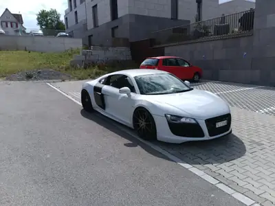 Audi R8 5.2 FSI V10 quattro — Supercar collector, 79'000 km, configuration carbone intégrale — side view
