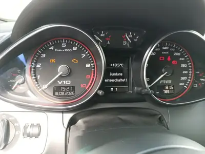Audi R8 5.2 FSI V10 quattro — Supercar collector, 79'000 km, configuration carbone intégrale — interior
