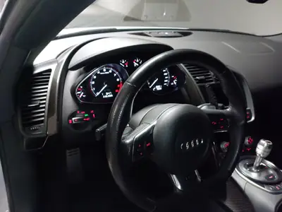 Audi R8 5.2 FSI V10 quattro — Supercar collector, 79'000 km, configuration carbone intégrale — detail