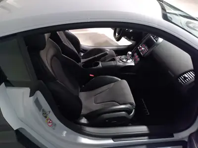 Audi R8 5.2 FSI V10 quattro — Supercar collector, 79'000 km, configuration carbone intégrale — Thumbnail 9