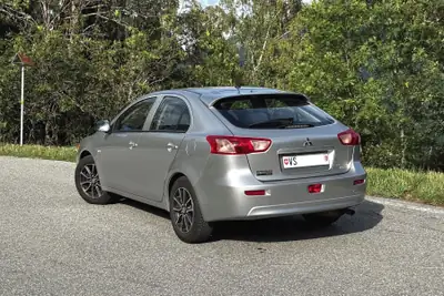 Mitsubishi Lancer 1.6 MIVEC Pure — Break pratique, excellent état, très peu kilométré — rear view