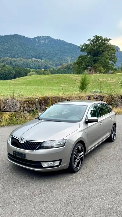 Skoda Rapid 1.4 TSI Ambition DSG — Break pratique, moteur moderne et consommation maîtrisée — vue extérieure