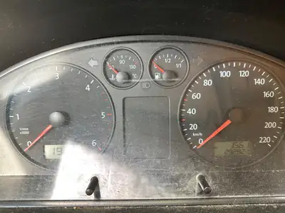 VW T5 1.9 TDI 86 — Minibus polyvalent 2004, sans sinistre, prêt pour l'aventure — detail
