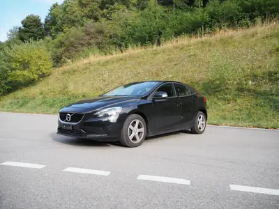 Volvo V40 2.0 D2 Kinetic — Break compact diesel fiable, 139'000 km — vista esterna