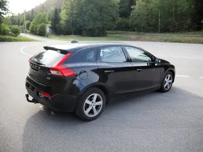 Volvo V40 2.0 D2 Kinetic — Break compact diesel fiable, 139'000 km — cruscotto