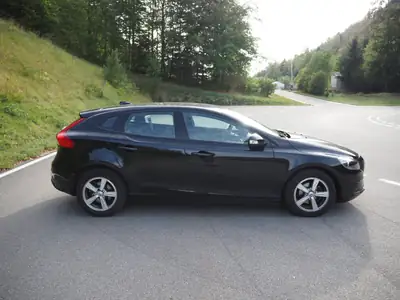 Volvo V40 2.0 D2 Kinetic — Break compact diesel fiable, 139'000 km — interni
