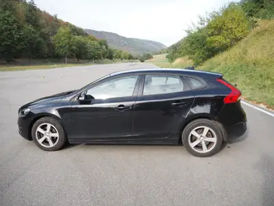 Volvo V40 2.0 D2 Kinetic — Break compact diesel fiable, 139'000 km — Miniatura 8