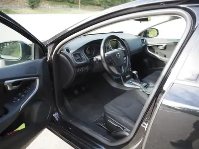 Volvo V40 2.0 D2 Kinetic — Break compact diesel fiable, 139'000 km — Miniatura 9