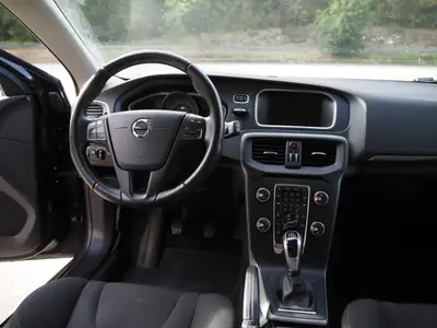 Volvo V40 2.0 D2 Kinetic — Break compact diesel fiable, 139'000 km — Miniatura 10