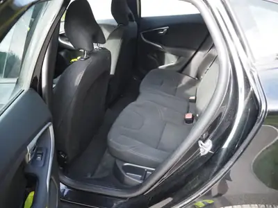 Volvo V40 2.0 D2 Kinetic — Break compact diesel fiable, 139'000 km — Miniatura 11