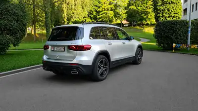 Mercedes-Benz GLB 200 d 4Matic AMG Line — SUV 7 places diesel, 27 500 km seulement — cruscotto