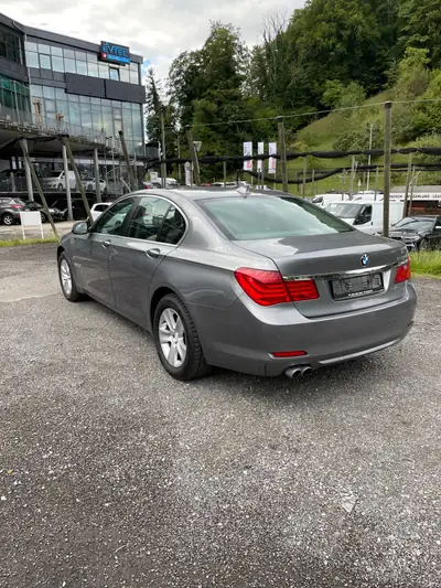 BMW 730d — Berline de luxe diesel, 175'000 km, sans sinistre — Heckansicht