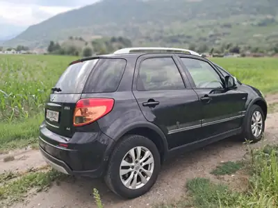 Suzuki SX4 2.0 TD GL Top 4WD — Robuste SUV diesel, traction intégrale, 113'000 km — side view