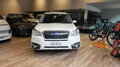 Subaru Forester 2.0i Swiss — SUV polyvalent avec attelage 2000kg et traction intégrale — arrière