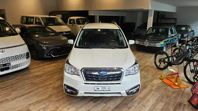 Subaru Forester 2.0i Swiss — SUV polyvalent avec attelage 2000kg et traction intégrale — intérieur